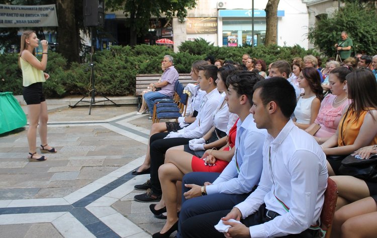 96 вазовци се дипломираха на церемония в центъра на Димитровград