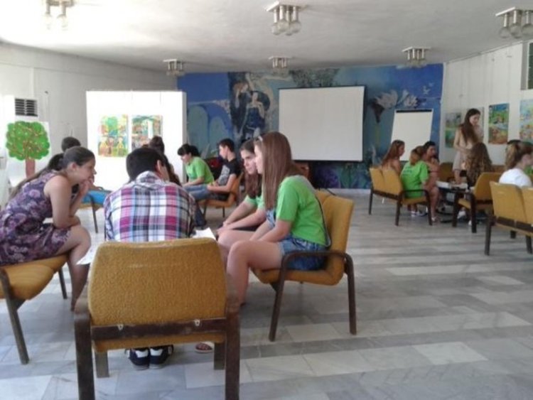 „Световно кафене“ на тема „Информираният човек се манипулира трудно“