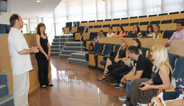 Към завършващите се обърна преподавателят Живко Русев