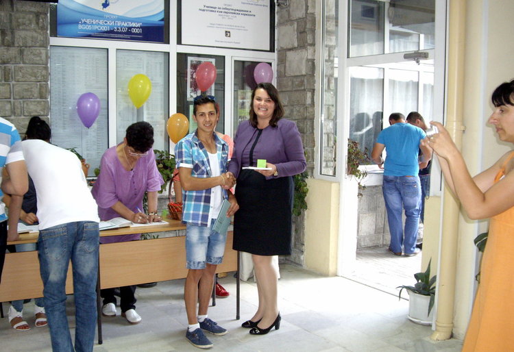 Професионалната гимназия по селско и горско стопанство в Чепеларе изпрати випуск 2016 с много добър успех