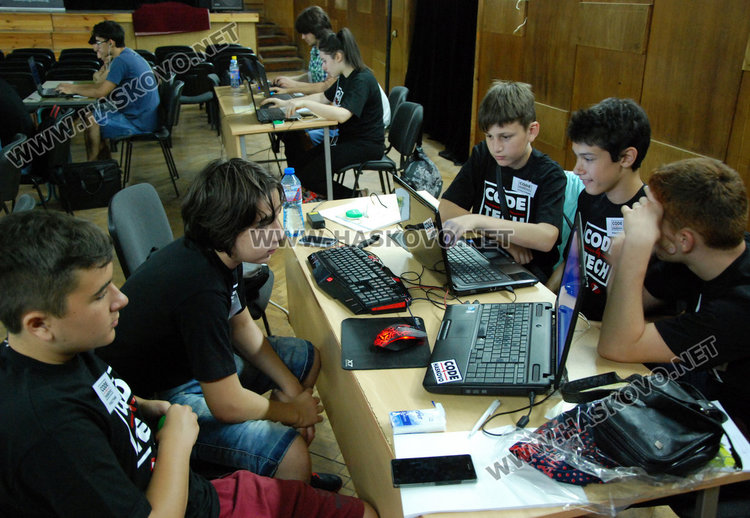 30 младежи стартираха двудневен маратон по програмиране