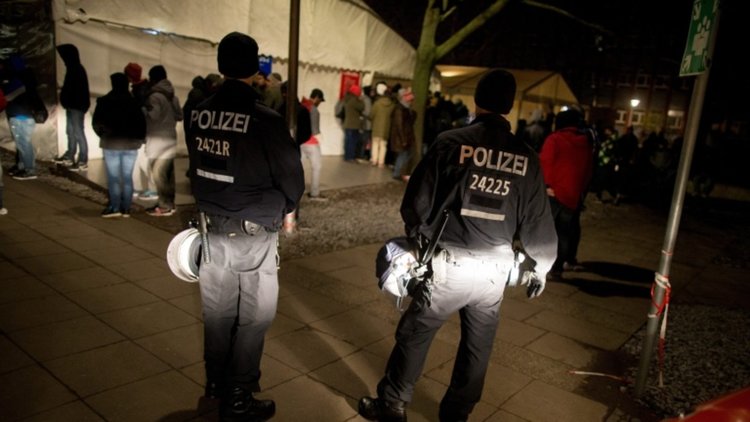 Полицаите ни - малко и зле оборудвани, за да се справят с бежанците