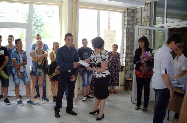 Професионалната гимназия по селско и горско стопанство в Чепеларе изпрати випуск 2016 с много добър успех