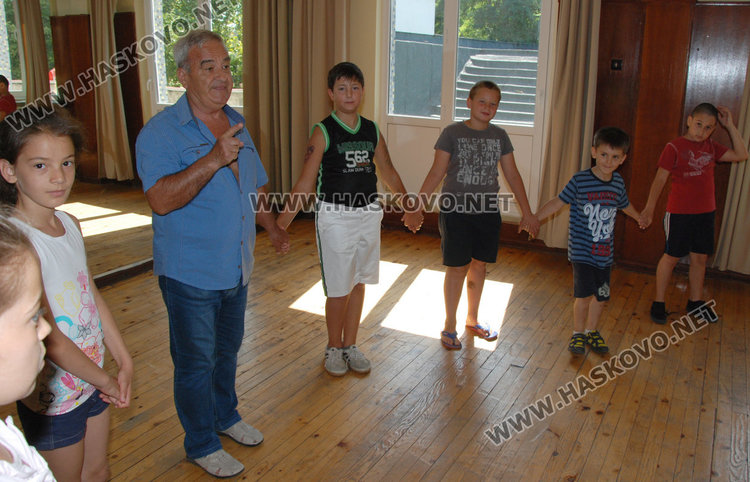 Васко Димов: Всяко българско дете трябва да може поне едно хоро