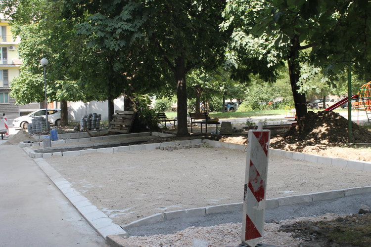 Изграждат нови паркоместа на ул."Цар Симеон"