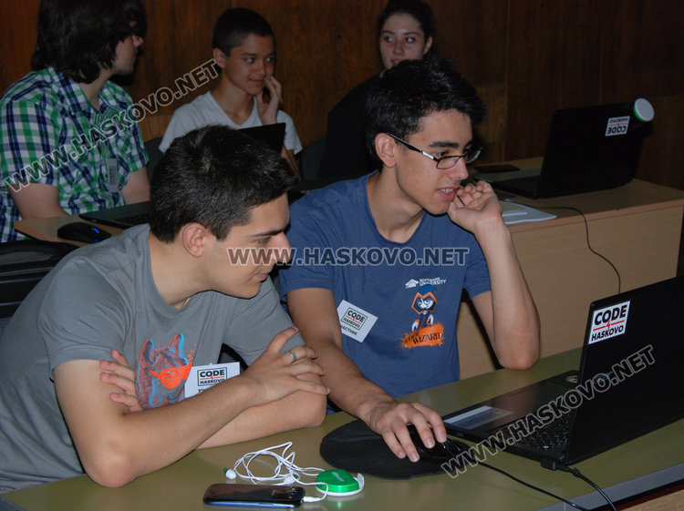 30 младежи стартираха двудневен маратон по програмиране