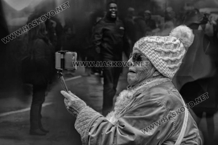 Златко Латев журира 9-тия Международен фотографски салон във Варна