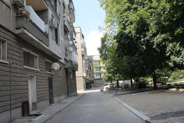 Изграждат нови паркоместа на ул."Цар Симеон"