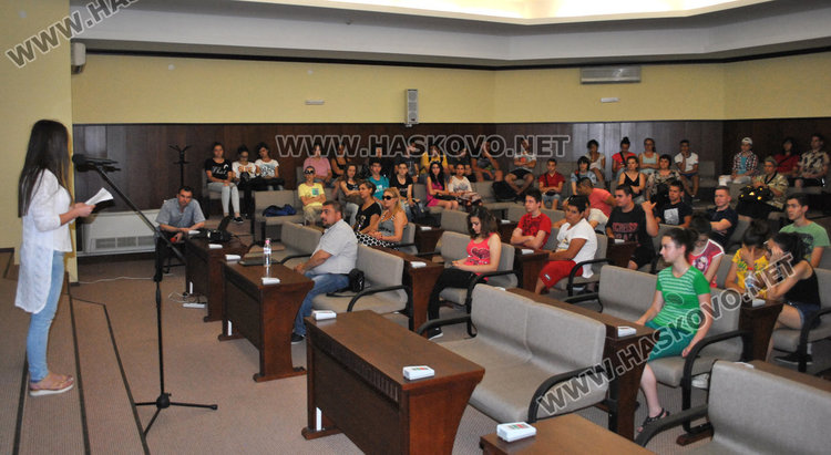В зала “Хасково”: Защо децата посягат към дрогата?