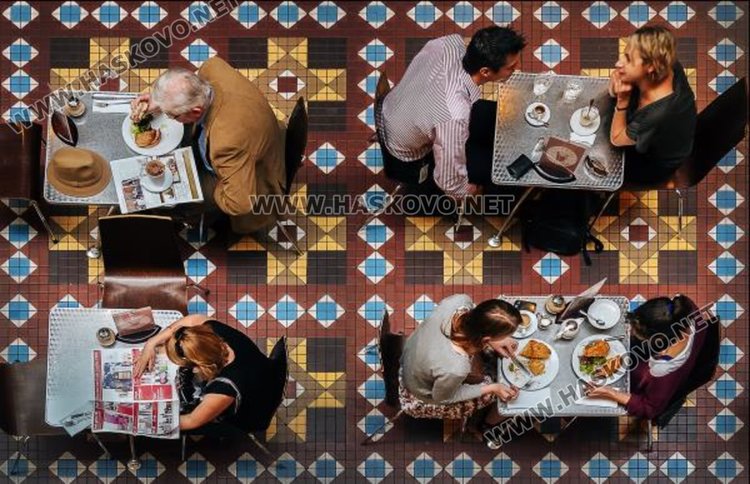 Златко Латев журира 9-тия Международен фотографски салон във Варна