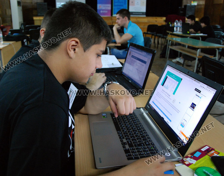 30 младежи стартираха двудневен маратон по програмиране