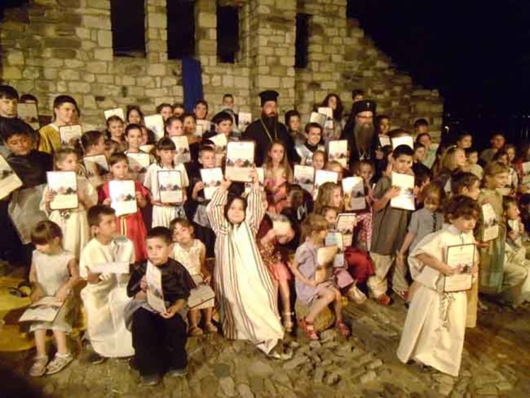 С празнична вечерня на митрополита и блестящ театрален спектакъл отбелязват Еньовден в храма „Св. Йоан Предтеча“