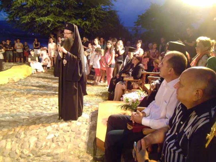 С празнична вечерня на митрополита и блестящ театрален спектакъл отбелязват Еньовден в храма „Св. Йоан Предтеча“