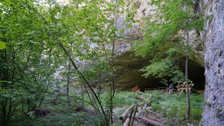 Проходната пещера, снимките са част от публикацията в блога, която участва в конкурса