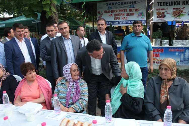 ДПС събра над 1 500 мюсюлмани и християни на обща софра в Кърджали