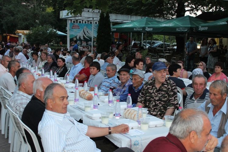 ДПС събра над 1 500 мюсюлмани и християни на обща софра в Кърджали