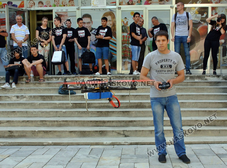 Валентин Жекелов получи овации от участниците в състезанието за супер мощния си  дрон-квадрокоптер