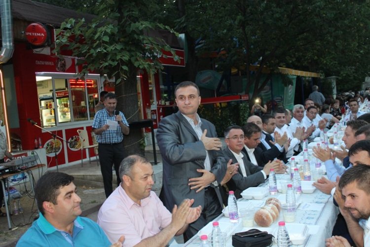 ДПС събра над 1 500 мюсюлмани и християни на обща софра в Кърджали