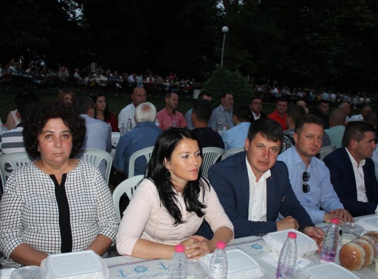 ДПС събра над 1 500 мюсюлмани и християни на обща софра в Кърджали