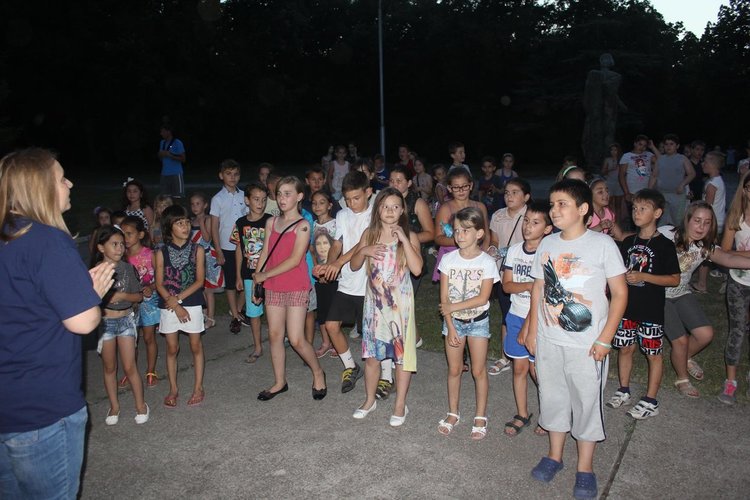 С наблюдение на нощното небе и връчване на сертификати снощи  приключи Звездното училище, снимка - НАОП Джордано Бруно