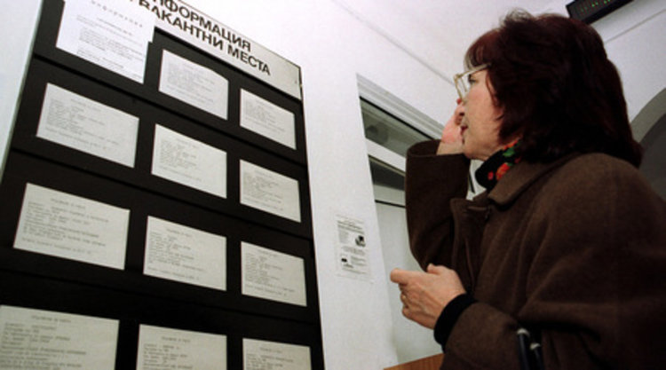 Повече от половината регистрирани в Бюрата по труда в Кърджалийско са трайно безработни