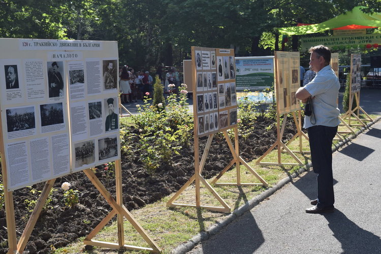 Тракийци пеят и танцуват в Кърджали,честват 120 години от организираното тракийско движение