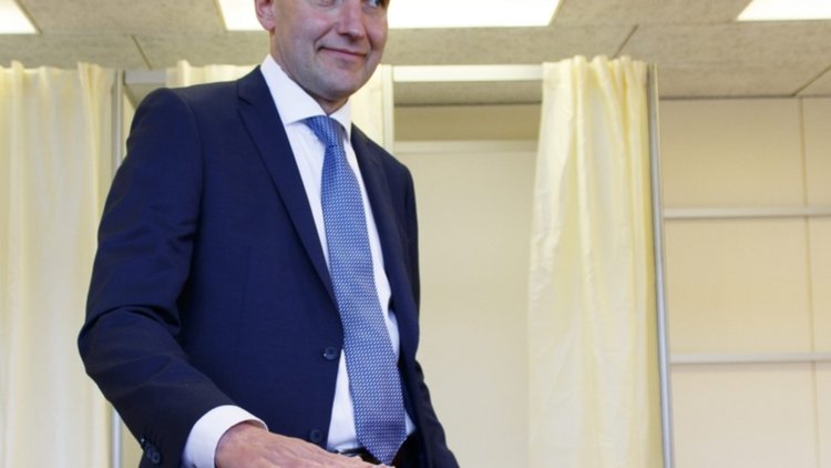 Гудни Йоханесон обяви победа на президентските избори в Исландия