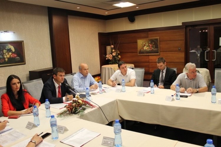 Обсъдиха проблемите с почистването на реките и язовирите