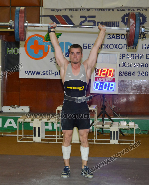 Хасковските щанги окичени с медали на Държавното в зала „Дружба“