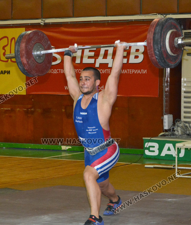 Хасковските щанги окичени с медали на Държавното в зала „Дружба“