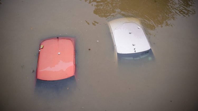 Жертвите на наводненията в Западна Вирджиния са 26