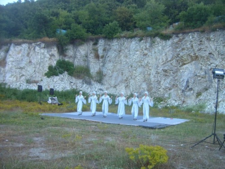 С хепънинг в подножието на Скалния град на траките завърши 16-то издание на Международния фестивал ”Перперикон”