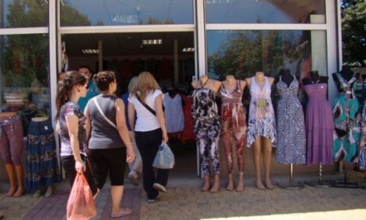 Поредните фалшиви стоки засякоха на Неделен пазар