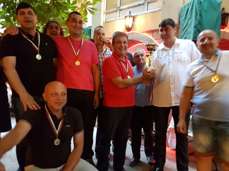 „Арда” Кърджали шампиони при ветераните по волейбол