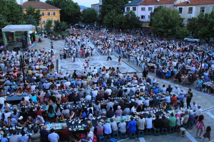 Момчилград отбелязва нощта Кадир с ифтар за 2000 души