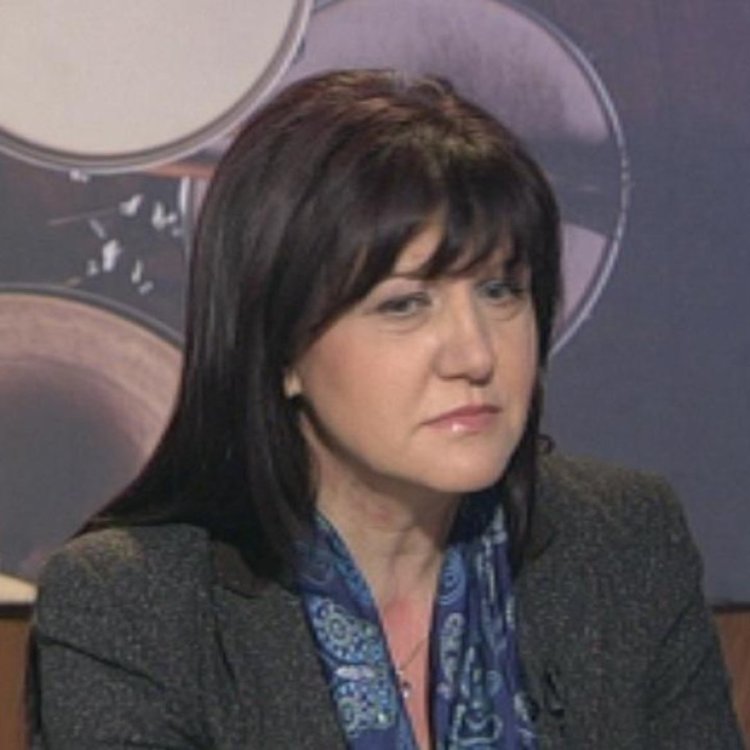 Караянчева вини кмета Хасан Азис, че води общината към фалит