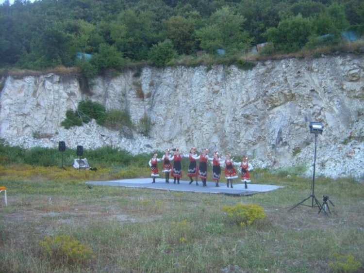 С хепънинг в подножието на Скалния град на траките завърши 16-то издание на Международния фестивал ”Перперикон”