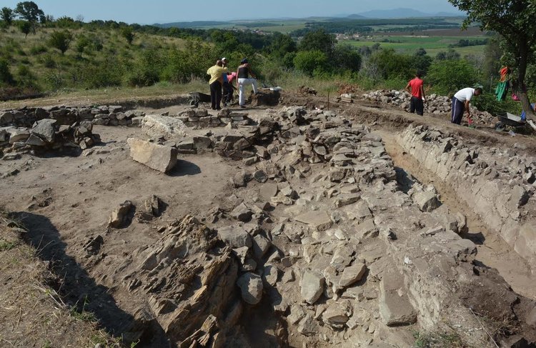 От днес започват нови археологически разкопки на Светилището на нимфите и Афродита край димитровградското село Каснаково, снимка -архив
