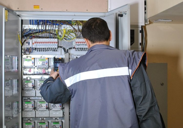 ЕВН дава възможност за самоотчет на консумирания ток при новите цени на тока от 1 юли