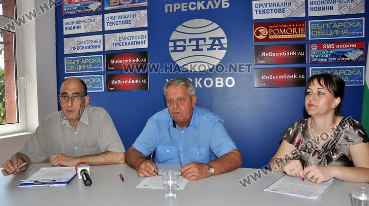 Коста Костов от Агенцията по заетостта (вляво) и Петър Андреев, шеф на Инспекцията по труда в Хасково