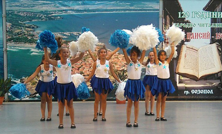 Деца от Конуш първенци на фестивала в Созопол с Мамбо №5