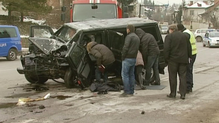 Йоско показва с белези и документи, че не се прави на болен