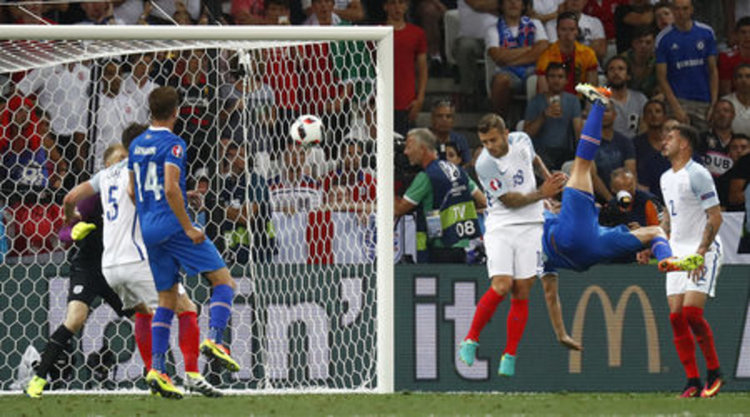 Исландия сътвори голямата сензация и изхвърли Англия от Евро 2016