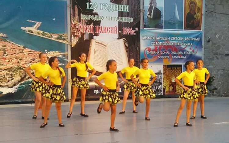 Деца от Конуш първенци на фестивала в Созопол с Мамбо №5