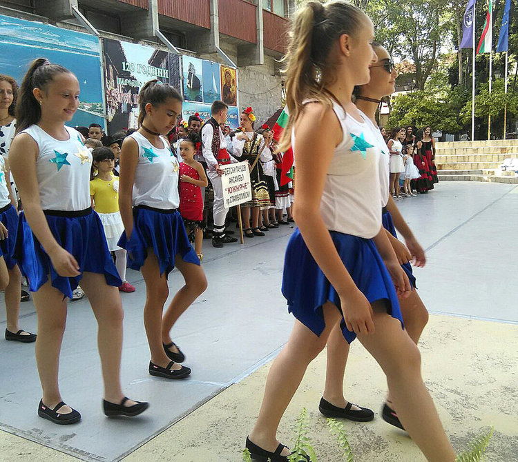 Деца от Конуш първенци на фестивала в Созопол с Мамбо №5