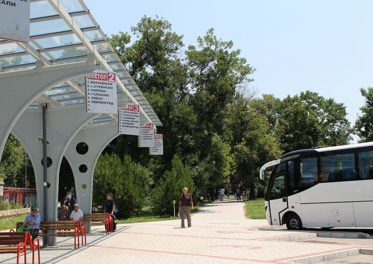 Пет курса за черноморските курорти тръгват преди обяд от автогарата в Димитровград