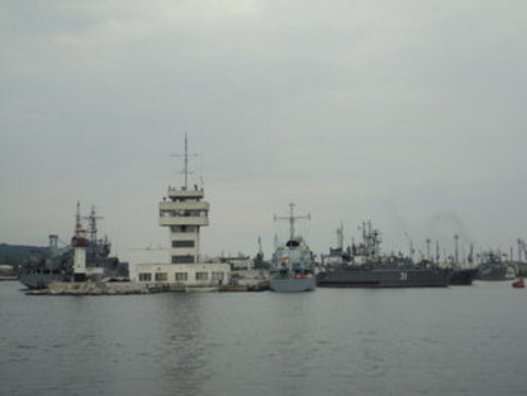 Двама министри обясняват за сигурността в Черно море
