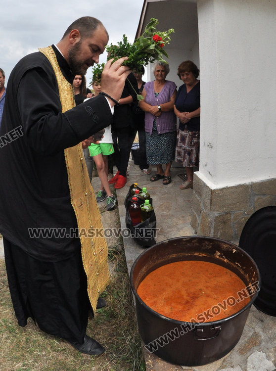 Два курбана на Петровден край Конуш – постен и истински