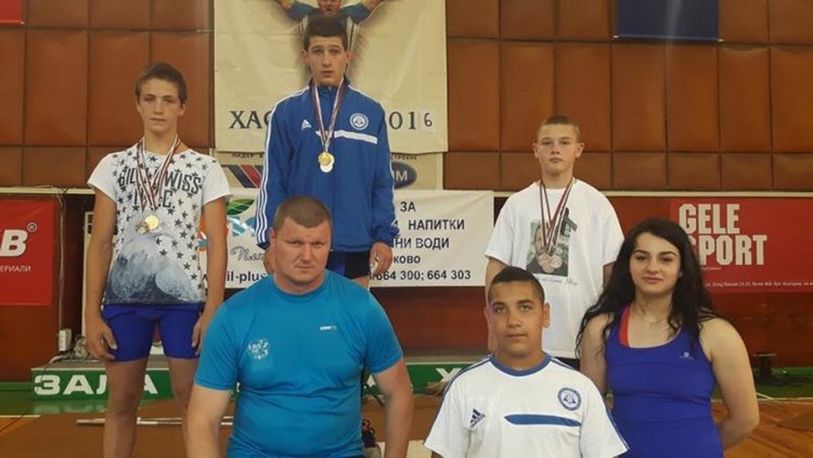 Младежите от отбора на Величко Чолаков по щанги, обраха медалите на републиканско първенство