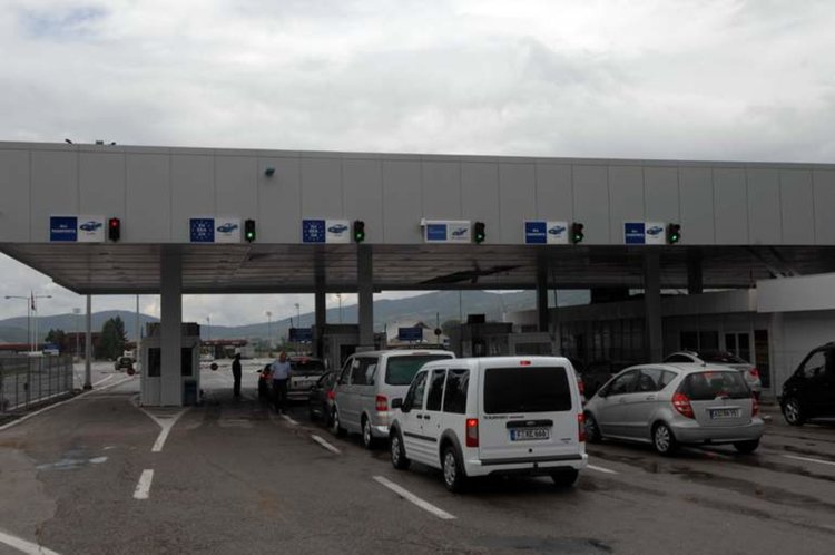 400 буса возят хора нелегално зад граница, коли тръгват и от Кърджали 